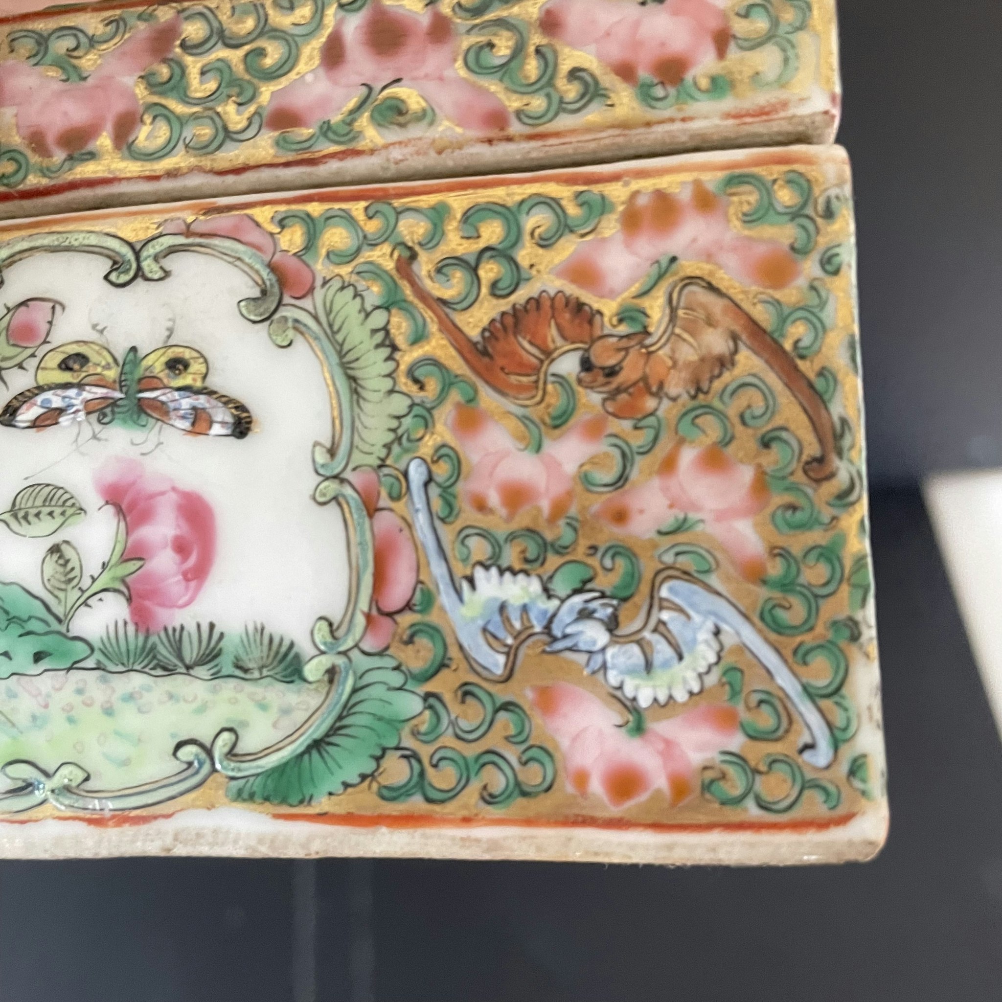 Chinese Antique Rose Medallion Lidded Porcelain brush Box, Late Qing #1715