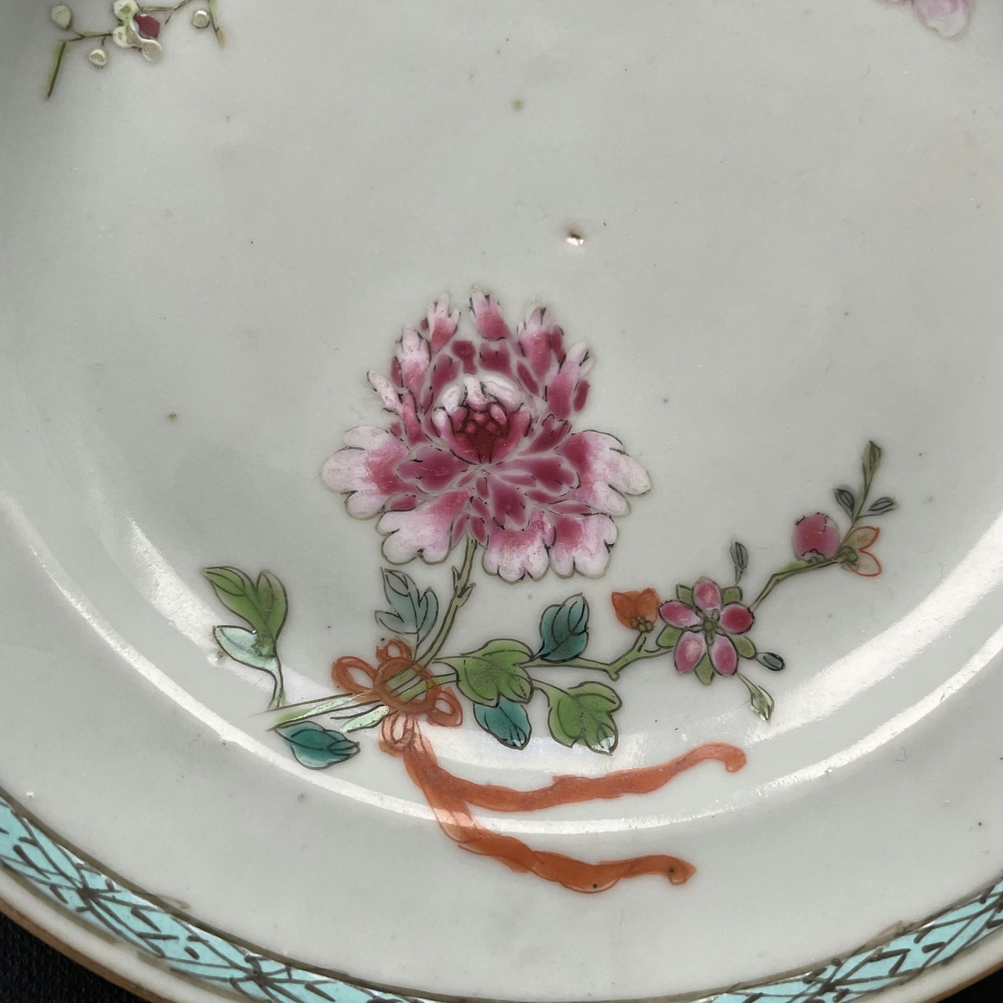 Chinese Antique Famille Rose Dish, 18th C Yongzheng / Qianlong period #1719