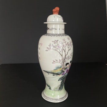Chinese vintage famille rose vase 红楼梦，1950-1970's  #1738