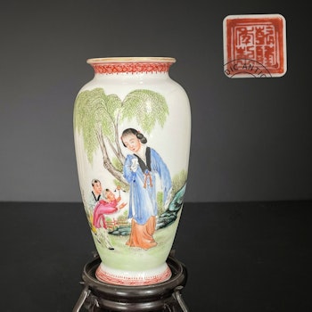 Chinese Antique porcelain vase, Republic period #1762