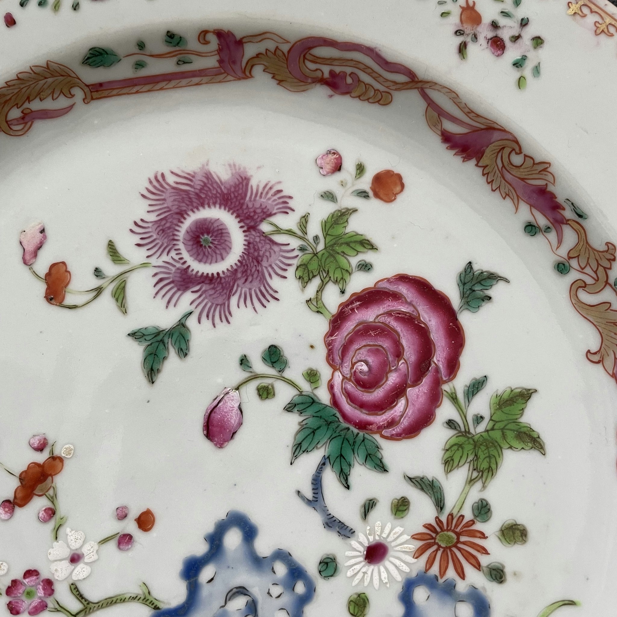 Chinese Antique famille rose porcelain Plate, Qianlong Period #1776