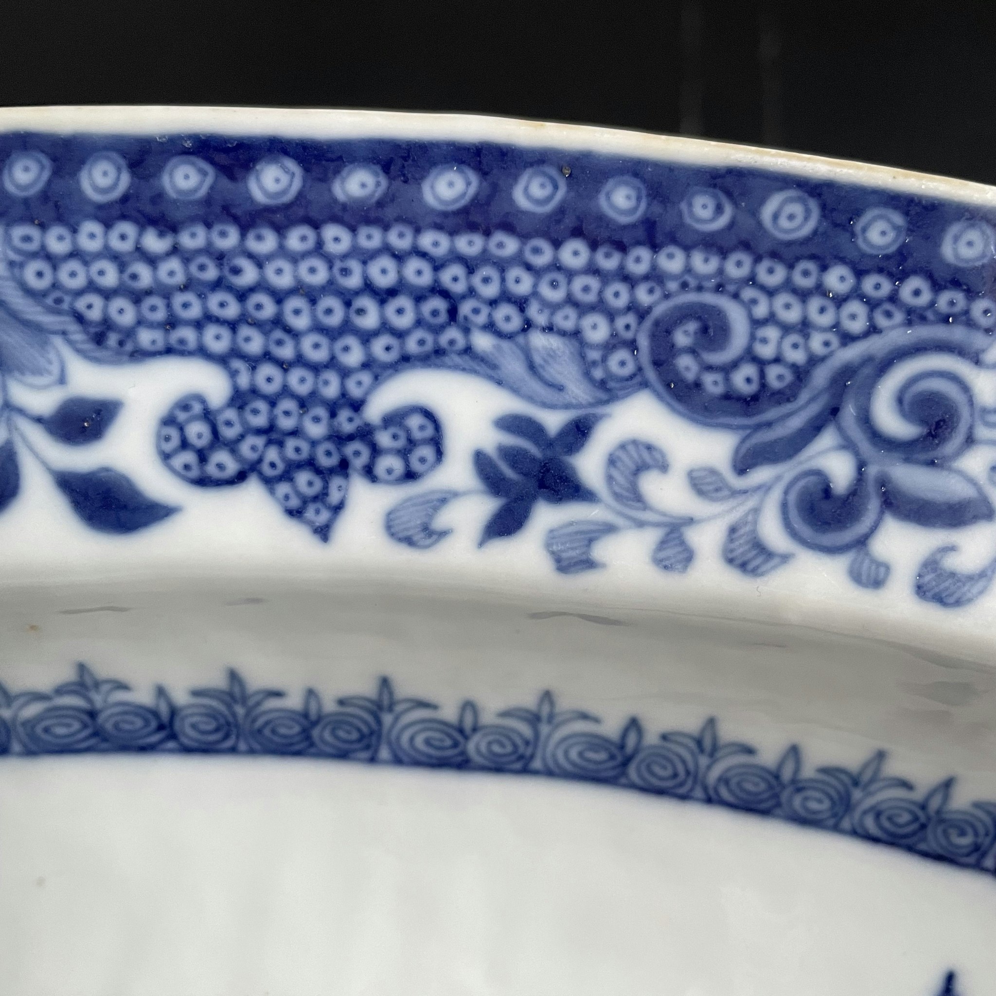 Chinese antique Deep Plate / Platter blue and white, Qianlong period #1799