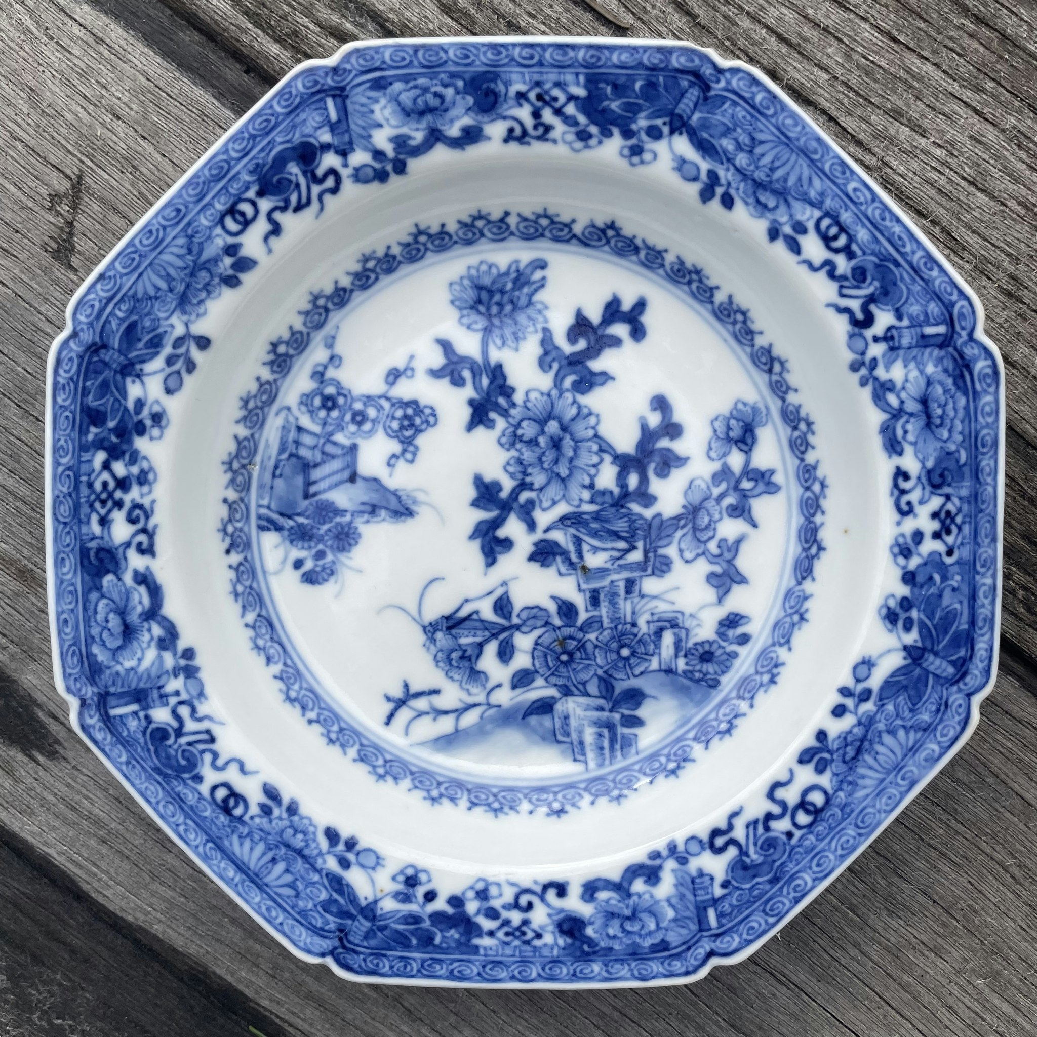 Chinese antique porcelain dish in blue and white, Qianlong period #1810