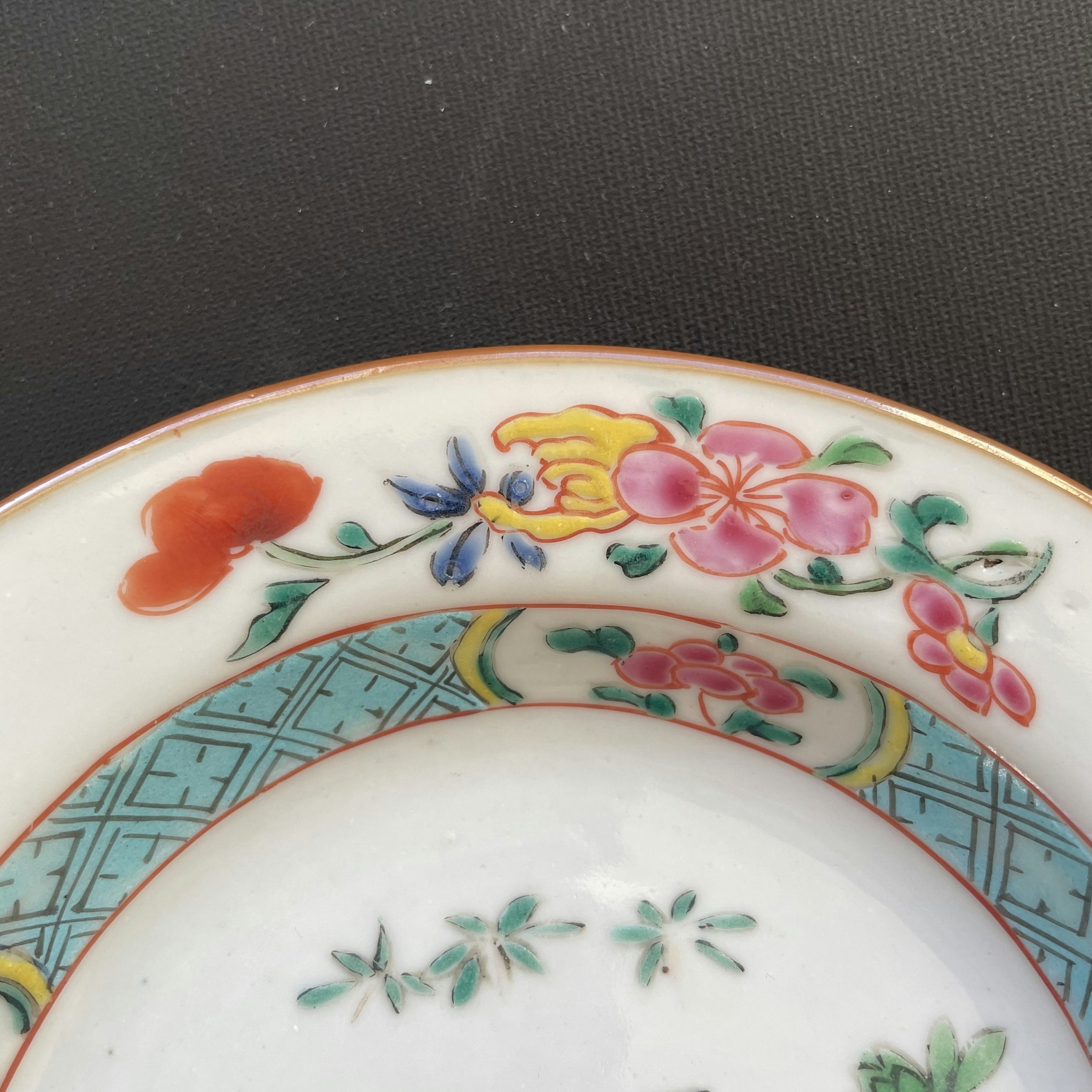Chinese Antique Famille Rose Dish, 18th C Yongzheng / Qianlong period #1811