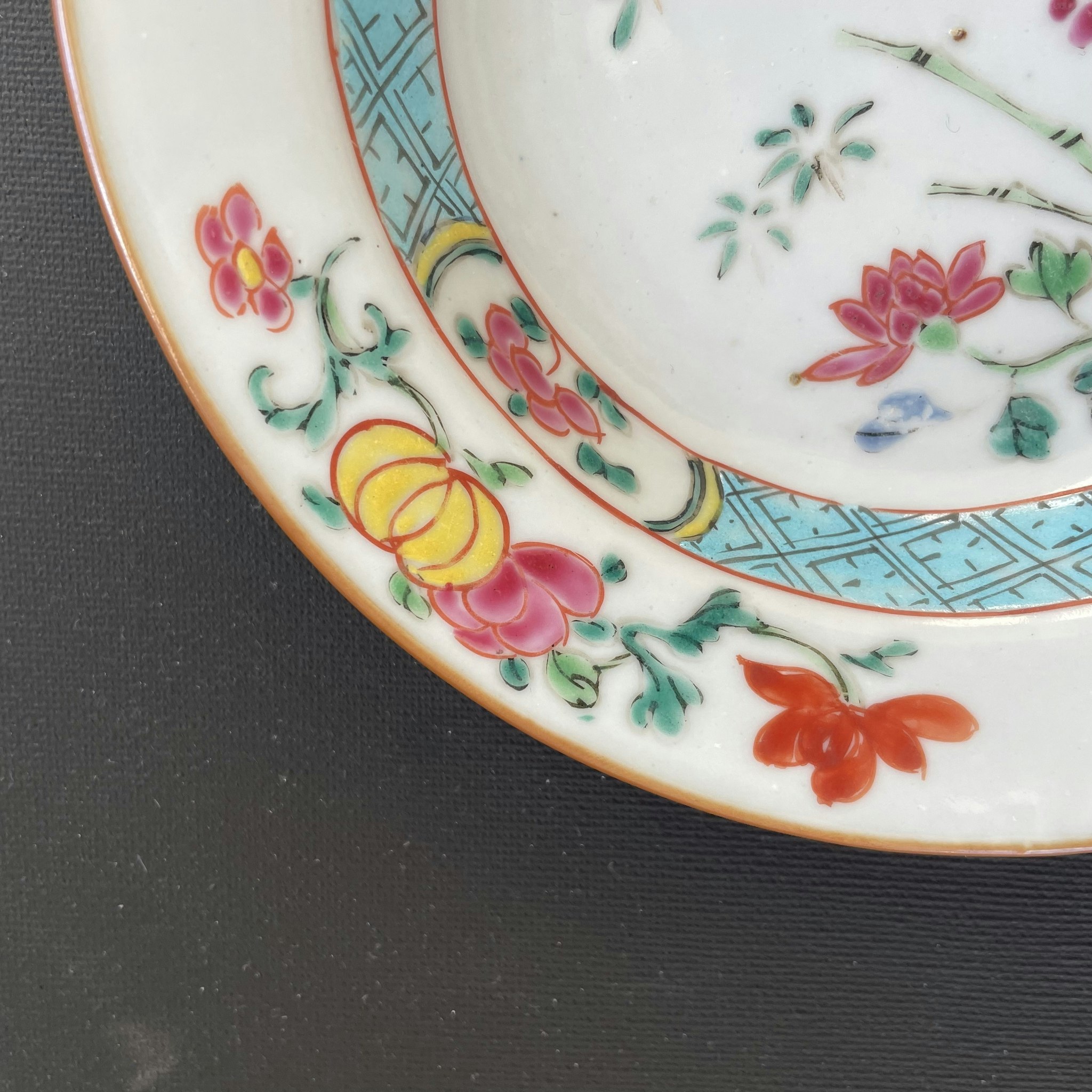 Chinese Antique Famille Rose Dish, 18th C Yongzheng / Qianlong period #1811