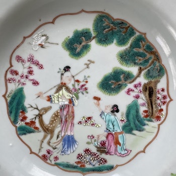 Chinese Antique Famille Rose Plate, 18th C Yongzheng / Qianlong period #1903