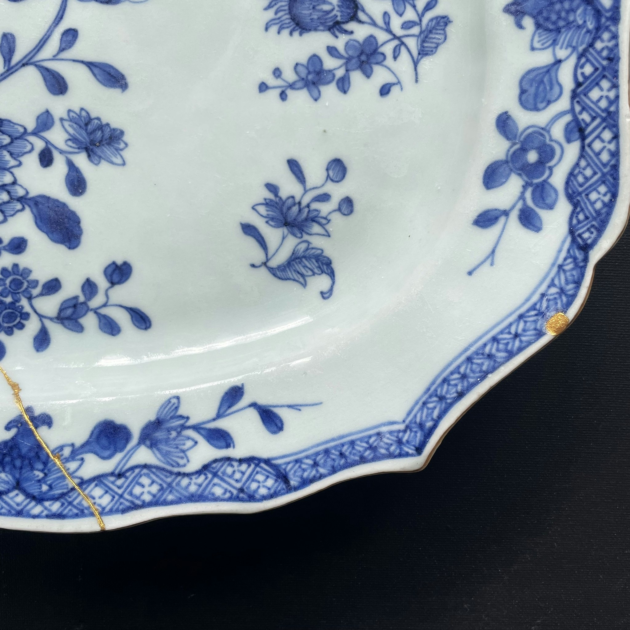 Chinese antique porcelain platter in blue and white, Qianlong period #1911