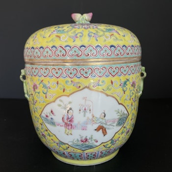 Chinese Antique yellow ground lidded jar, late Qing / Republic #1953
