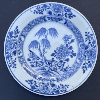 Chinese Antique Porcelain Blue and White Plate, Qianlong period #1969