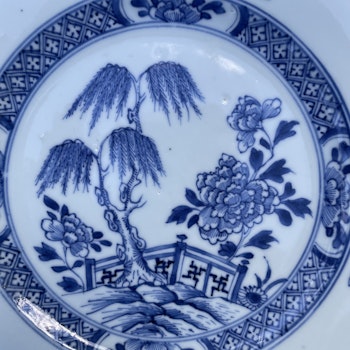 Chinese Antique Porcelain Blue and White Plate, Qianlong period #1969