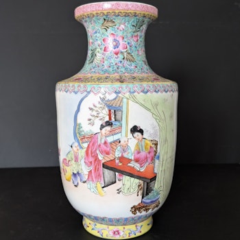 Chinese antique / vintage vase with figures, 1940-1960 #2161