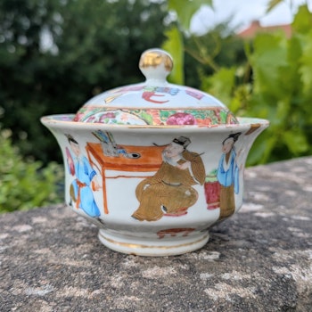 Chinese Antique Rose Mandarin lidded bowl, 19th c #2599