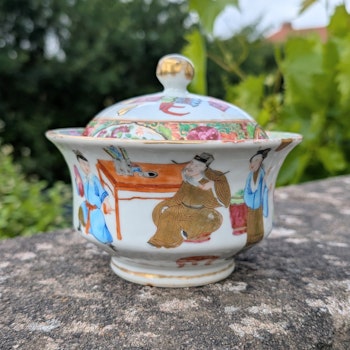 Chinese Antique Rose Mandarin lidded bowl, 19th c #2599