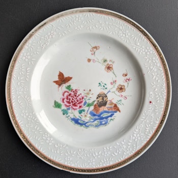 Chinese Antique Famille Rose plate with bianco sopra bianco decoration, 18th c #2610