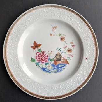 Chinese Antique Famille Rose plate with bianco sopra bianco decoration, 18th c #2610