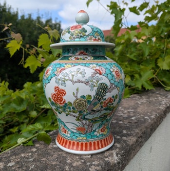 Chinese Antique wucai decorated vase with lid, Republic, 20th c #2629