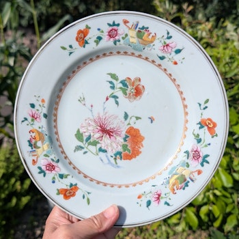 Chinese Antique Famille Rose plate 18th c Qianlong Period #2625