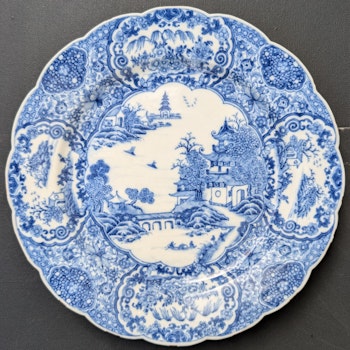 Chinese Antique blue and white plate, Qianlong period, 18th c #2621