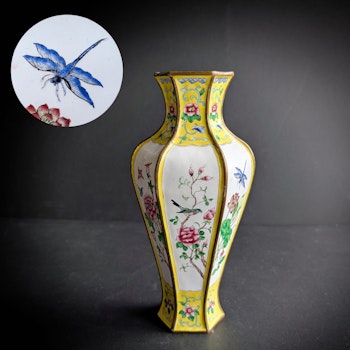 Chinese Vintage Canton Hand Painted Enamel vase, 20th c #2658