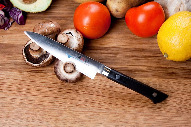 MAC Pro Petty vegetable knife