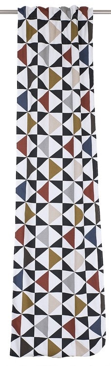 Trekanter ett gardinset med ett grafiskt retromönster i vitt, beige, svart, rost, brunt och blått med multiband från Svanefors, mått 2 x 145 x 250 cm.