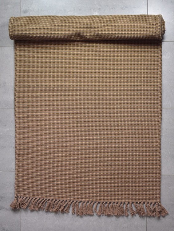 Lola en brun gångmatta i 100% bomull med fransar från Svanefors i mått 70 x 195 cm.