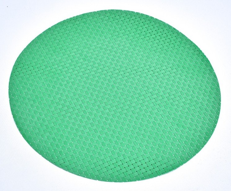 Rund tablett. Färg: Grön. Dia. 38 cm. Material vävd i 100% polypropylene.