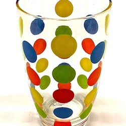 Dots ett glas med blå, gröna, gula, oranga och röda prickar, 600 ml.
