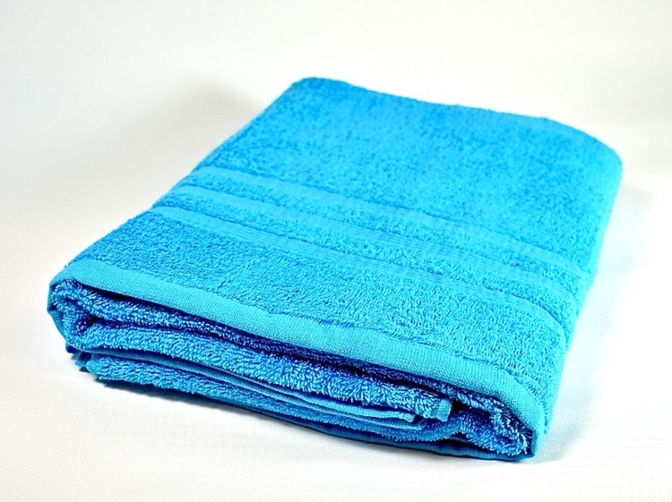 Frottébadlakan Soft från Noble house. Färg: Blå. Mått: 70 x 130 cm.