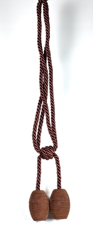 Tassels/Gardinomtag med bollar. Färg: Rödbrun. Längd: 60 cm.