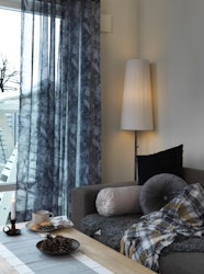 Florian tunt gardinset i grå toner med öljetter från Noble house.