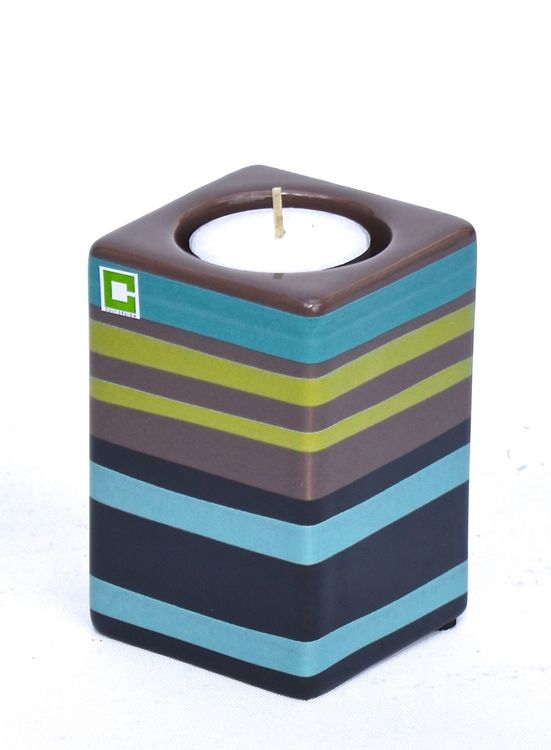 Kub Stripy cold en värmeljushållare från Cult design färgerna svart, mullvad, grön och blå.