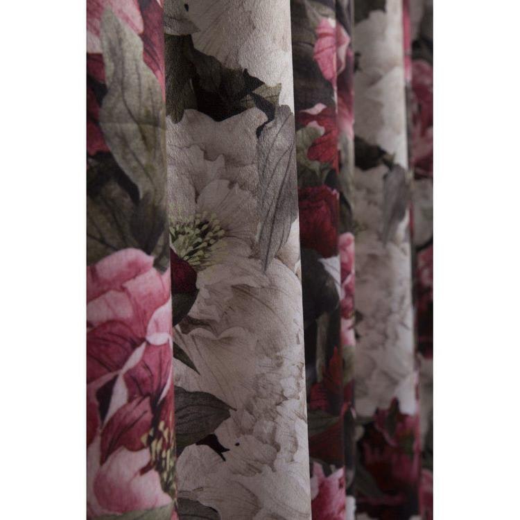 Paeonia ett gardinset i blommig sammet med multiband. Färg: Svart botten med rosa och vita blommor.