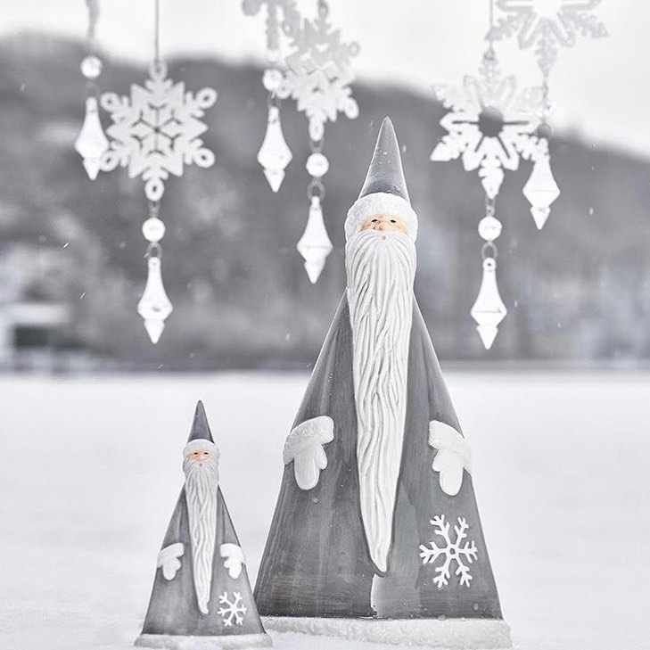 Snöflinga 1 julgranshänge med prismor från Cult design, art.nr 16937701. Färg: Vit med glitter och hängande prismor.