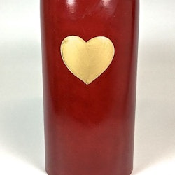 Hjärta en cylinderkruka/vas. Färg: Röd med ett guldhjärta.