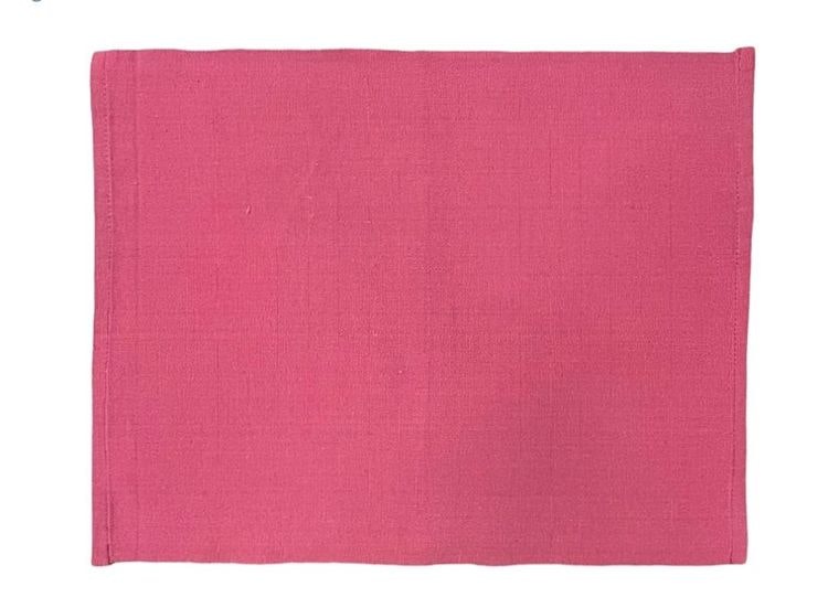 891190-33 en tablett i bomull. Färg: Cerise. - Roomoutlet.se - Textilier  och inredning i Karlstad