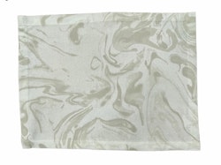Marble en tablett i bomull. Färg: Vit med ett marmorerat grått mönster.