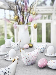 Stänk ägg i ett sexpack från Cult design att dekorera påskriset med. Färg: Rosa och vita stänkmålade ägg.
