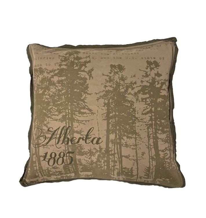 Alberta 1885 ett kuddfodral i beiga och gröna toner i bomull frän Svanefors, mått  50 x 50 cm. - färg