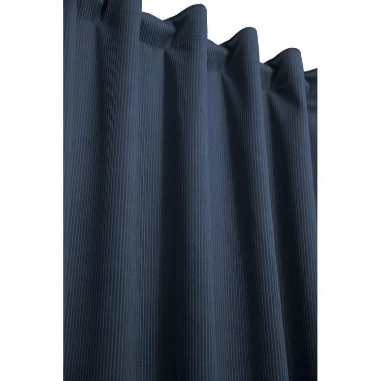 Chelly ett gardinset med multiband i sammet. Färg: Blå.