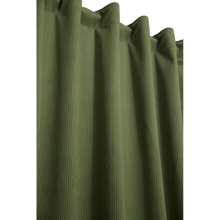 Chelly ett grönt gardinset i sammet med multiband från Svanefors.