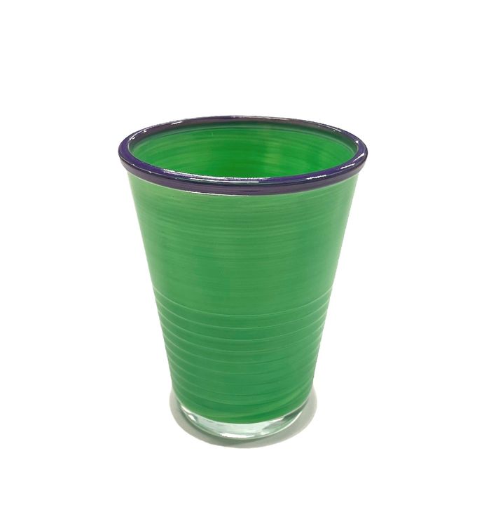 Macao ett färgglatt dricksglas från Modern house. Färg: Grönt med blå kant.