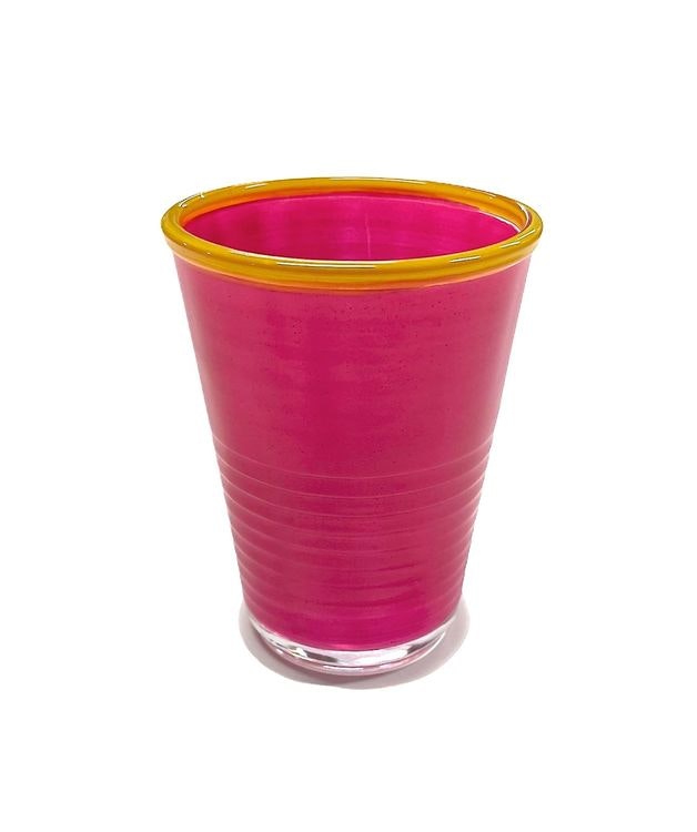 Macao ett färgglatt dricksglas från Modern house. Färg: Rosa med en gul kant kant.