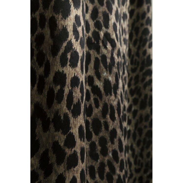 Leo ett gardinset i sammet med multiband med ett häftigt leopardmönster. Färg: Leopardmönster.