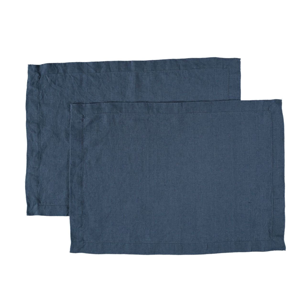 Bordstablett i tvättat linne som ger en mjuk känsla och en fin patina från Gripsholm i 2-pack i marinblått. 35 x 45 cm.