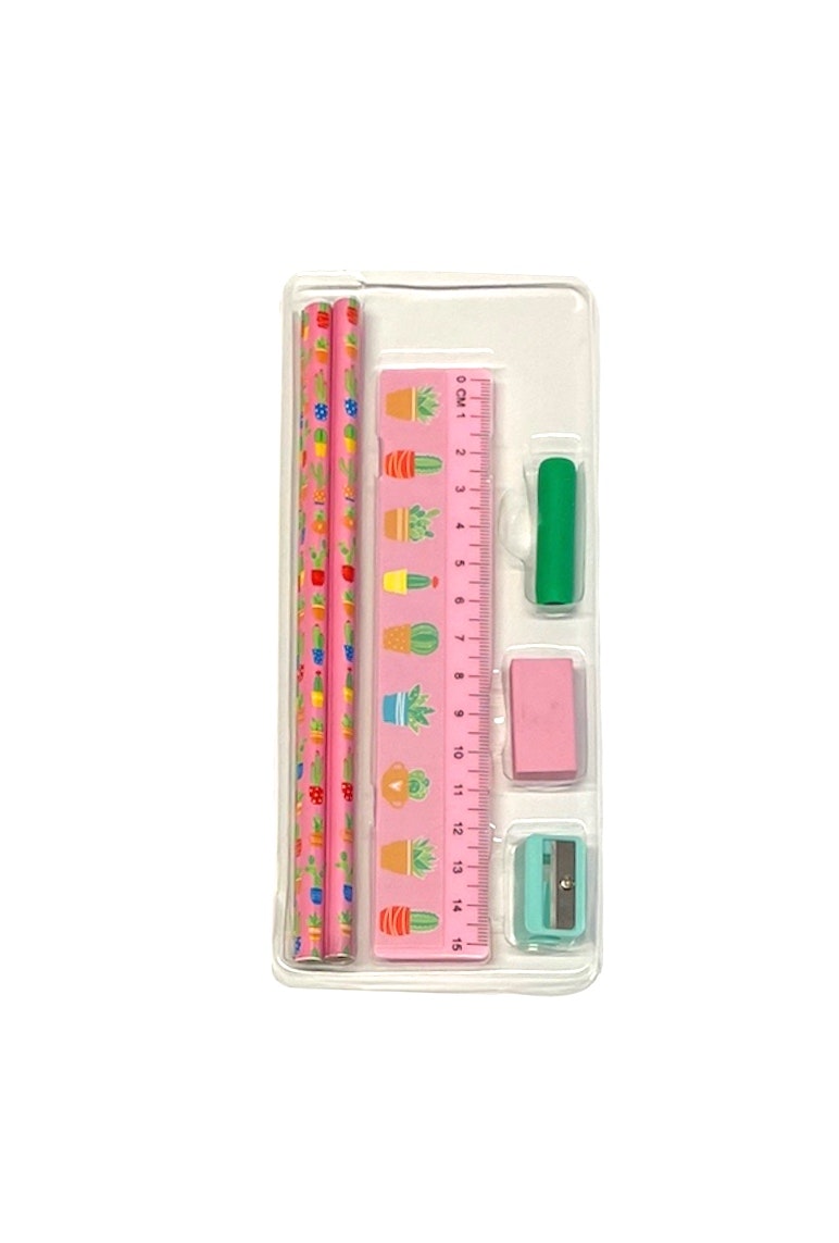 Kaktus ett skrivset i 8 delar med pennor, suddgummi, linjal och pennvässare. Färg: Rosa.