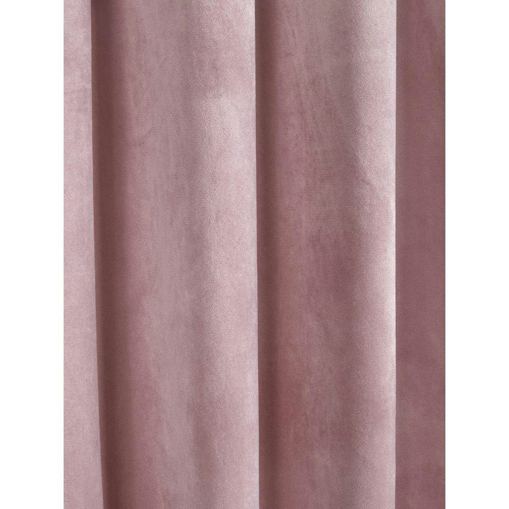Enya ett gardinset i sammet med multiband från Svanefors. Färg: Rosa med en gul bård längst upp på gardinen.