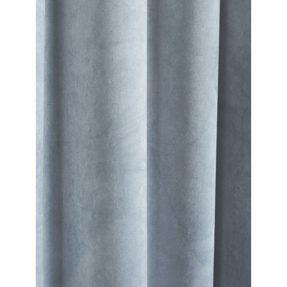Enya ett ljusblått gardinset sammet med en vinröd bård längst upp på gardinerna med multiband från Svanefors.