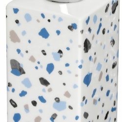 Terrazzo en tvål/diskmedelspump från Cult design. Färg: Vit med ett blått och silvermönster med en silverfärgad pump.