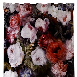 Monroe ett gardinset i blommig sammet med multiband från Redlunds textil med en svart botten med rosa och vita blommor.